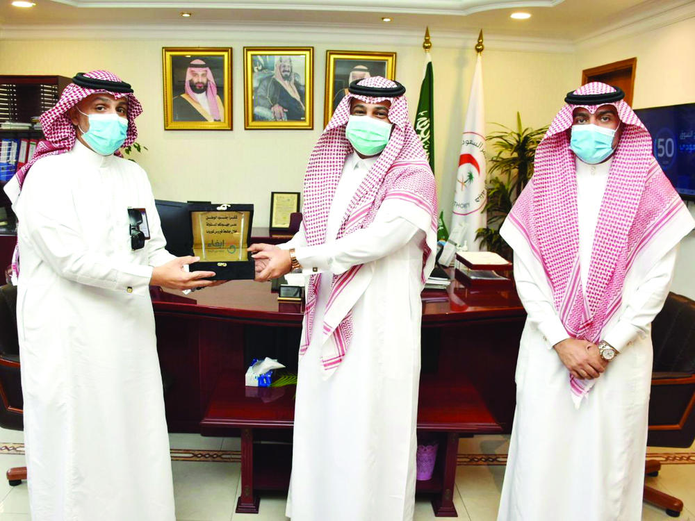 «إيفاء» تكرم «الهلال الأحمر» لدعمها الإسعافي